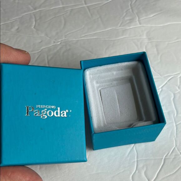 PIERCING PAGODA Pink Silver Heart Earrings NWT Kids Pierced Sparkle Bling Barbie - Picture 5 of 7